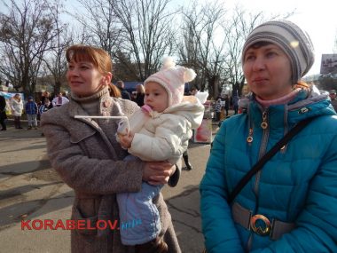 Весна на пороге! В Корабельном наелись блинов и сожгли большое чучело Масляной, встречая пробуждение природы (ВИДЕО) | Корабелов.ИНФО image 18