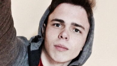 "Герої з неба дивляться на нас", - парубок з Корабельного району підтримує українців у тяжкий період своєю творчістю | Корабелов.ИНФО