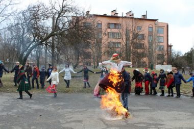 У школі-інтернаті в Корабельному районі Миколаєва відсвяткували Масляну | Корабелов.ИНФО image 12