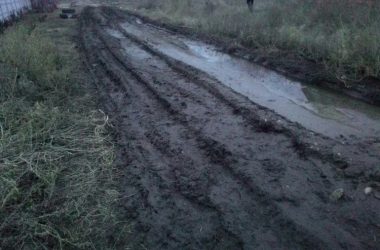 "Грязь по колено, лужи по шею"... Жители разных улиц в Корабельном продолжают снимать "болотный блокбастер" (ВИДЕО) | Корабелов.ИНФО image 1