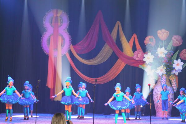 "Весняний вернісаж" подарували жінкам творчі колективи ПК «Корабельний» | Корабелов.ИНФО image 4