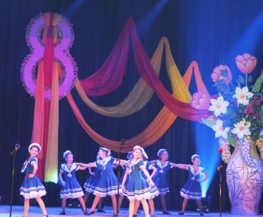 "Весняний вернісаж" подарували жінкам творчі колективи ПК «Корабельний» | Корабелов.ИНФО image 6