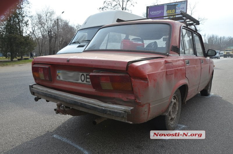 На проспекте Богоявленском микроавтобус предприятия «Николаевгаз» устроил аварию с участием трех автомобилей | Корабелов.ИНФО image 4