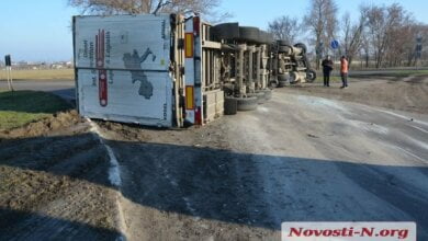 Под Николаевом перевернулась "фура" с 30 тоннами яиц | Корабелов.ИНФО