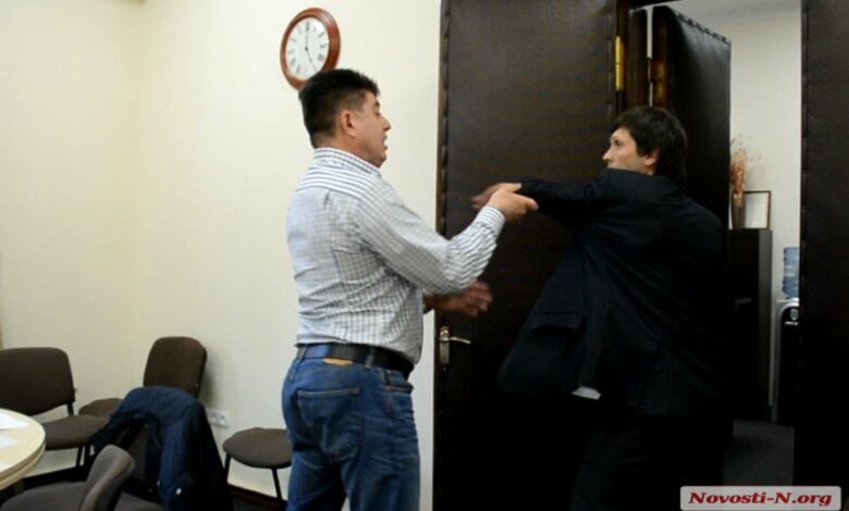 Николаевский депутат от «ОБ» Солтыс оскорбил и вытолкал начальника управления Гавриша с заседания комиссии | Корабелов.ИНФО