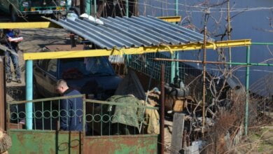 Ночью во двор жилого дома в Николаеве бросили две боевые гранаты, одна из них взорвалась | Корабелов.ИНФО image 1