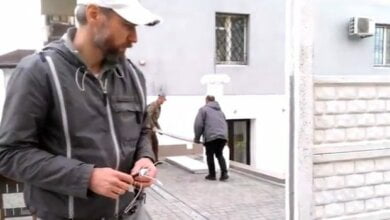 В Николаеве депутат от «Самопомощи» ударил жителя, снимавшего установку «депутатского забора» | Корабелов.ИНФО