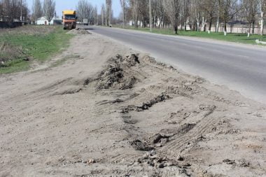 В Корабельном районе проводятся работы по обустройству обочин | Корабелов.ИНФО image 2