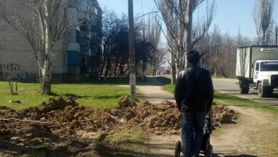 В Широкой балке "Николаевводоканал" разрыл тротуар еще месяц назад - жалуются местные жители | Корабелов.ИНФО