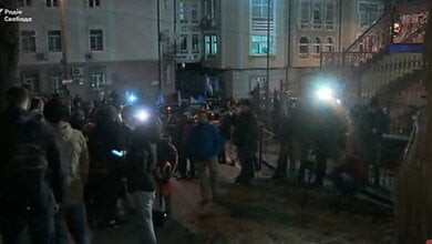 «Автомайдан» заблокировал выезд из здания суда и требует меры пресечения для Насирова | Корабелов.ИНФО