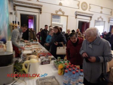 "И жизнь, и слезы, и любовь". Местная власть поздравила женщин Корабельного района с наступающим праздником (ВИДЕО) | Корабелов.ИНФО image 5