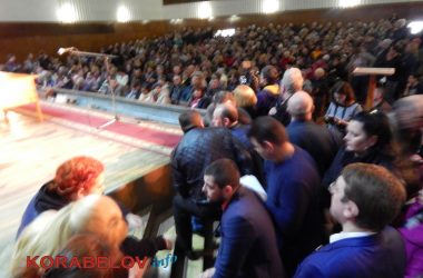«Где вас будут хоронить?!» Более 1000 николаевцев собрались на общественные слушания о мкр-не "Богоявленский" | Корабелов.ИНФО image 5