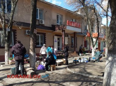 В Корабельном районе по-прежнему "процветает" стихийная торговля | Корабелов.ИНФО image 7