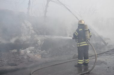 ДТП у Вітовському районі: дві вантажівки зіткнулись та загорілися - гасити прибули 5 одиниць техніки та 20 рятівників | Корабелов.ИНФО image 4