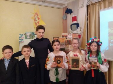 У бібліотеці для дітей в Корабельному районі відбулося літературно-мистецьке свято «Уклін та шана Кобзарю» | Корабелов.ИНФО image 8