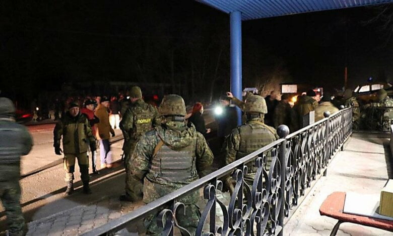 На блокпосту возле Славянска произошел конфликт между полицейскими и вооруженными людьми | Корабелов.ИНФО