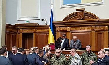 Заседание Рады закрыли из-за присутствия в зале посторонних людей в форме | Корабелов.ИНФО