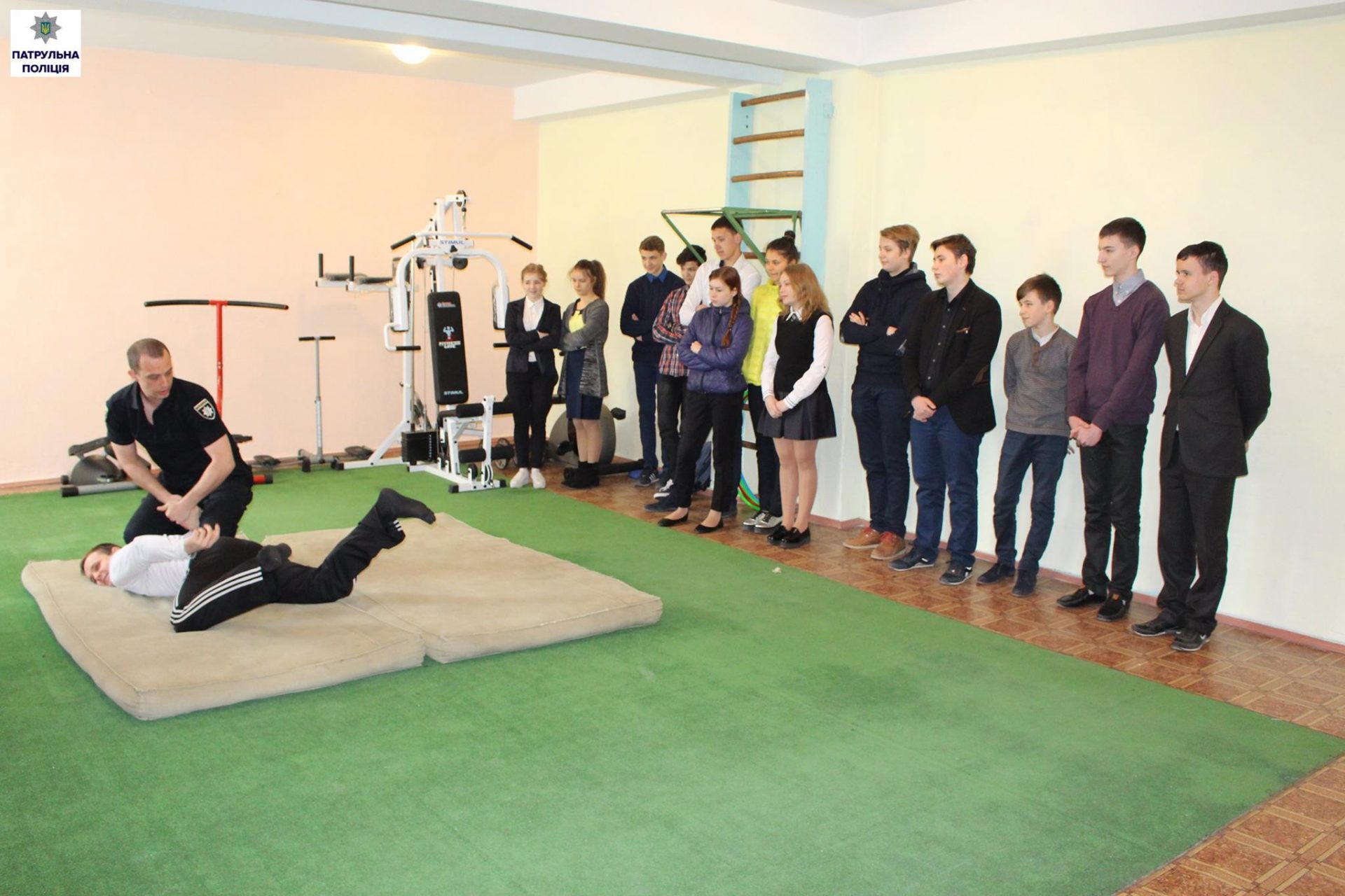 У школі № 1 імені Олега Ольжича учнів вчили самообороні, першій медичній допомозі й не тільки | Корабелов.ИНФО image 2
