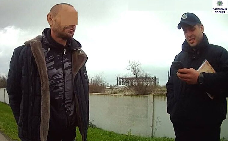 "Пригостив знайомий". Пасажир зупиненого в Корабельному районі авто розмахував руками та кричав на патрульних | Корабелов.ИНФО image 2