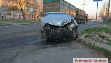 Пьяный водитель на «Шевроле» в Николаеве врезался в зерновоз | Корабелов.ИНФО