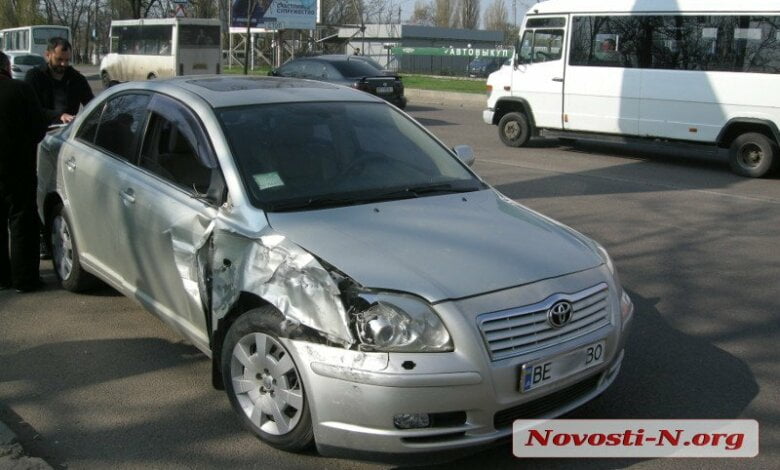 На проспекте Богоявленском столкнулись «маршрутка» и «легковик» | Корабелов.ИНФО image 1