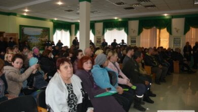 Депутата от Корабельного района ударили и порвали пиджак, не пуская на заседание профсоюза «Николаевводоканала» | Корабелов.ИНФО