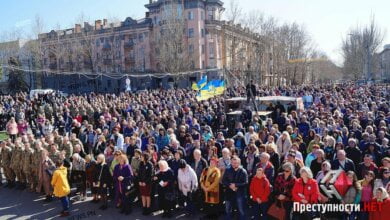 Жители Николаева на Соборной площади помолились за мир в Украине и победу над агрессором | Корабелов.ИНФО image 1