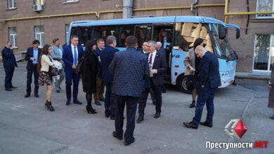 Мэр-экскурсовод: Сенкевич покатал чиновников по проблемным местам города | Корабелов.ИНФО image 1