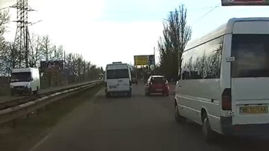 Опасные маневры "маршрутчика" на проспекте Богоявленском | Корабелов.ИНФО