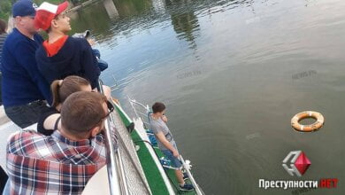 «По приколу»: в Николаеве во время прогулки на катере выпивший мужчина выпрыгнул за борт | Корабелов.ИНФО