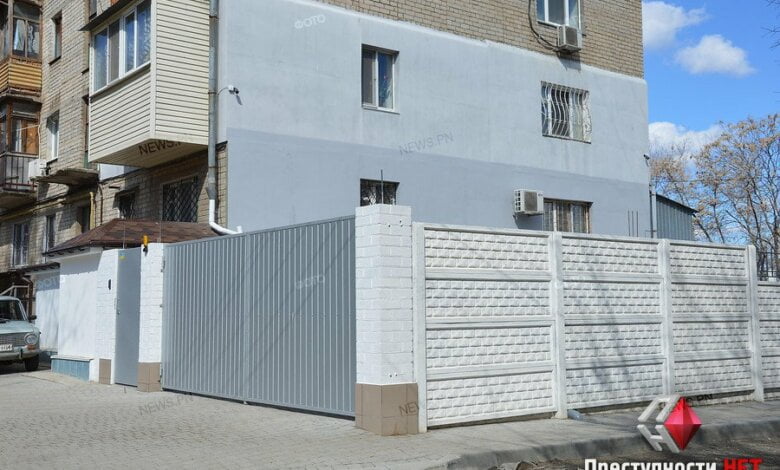 У Сенкевича констатировали, что его однопартиец Апанасенко установил забор самовольно и он должен быть демонтирован | Корабелов.ИНФО