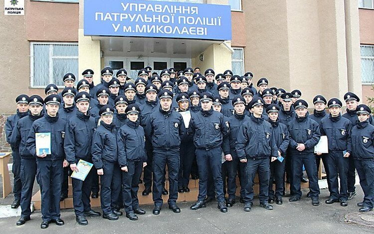 У патрульных в Николаеве провели обыск: искали удаленные записи с нательных видеокамер | Корабелов.ИНФО