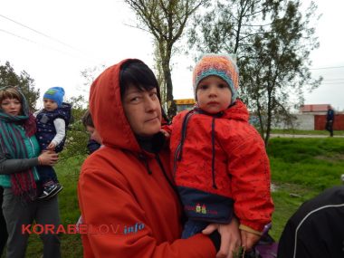 "Будем жить! И всё наладится в нашей стране!" Жители Корабельного района встретили праздничный день Воскресения Христового в Храмах | Корабелов.ИНФО image 9