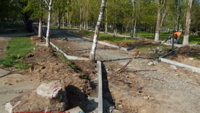 "Ёж научился летать?" - возобновлены работы по ремонту пешеходных дорожек в сквере "Белая акация" | Корабелов.ИНФО image 3