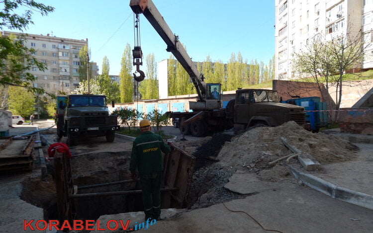 Аварийный коллектор в Корабельном, куда провалился мусоровоз, починят до конца мая, - директор "Николаевводоканала" | Корабелов.ИНФО image 3