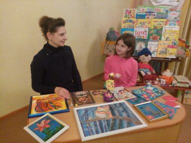 В Корабельному районі 4-класниця Іванна Цитрак відкрила виставку своїх робіт у дитячій бібліотеці | Корабелов.ИНФО image 2