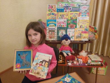В Корабельному районі 4-класниця Іванна Цитрак відкрила виставку своїх робіт у дитячій бібліотеці | Корабелов.ИНФО image 3
