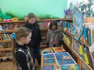 В Корабельному районі 4-класниця Іванна Цитрак відкрила виставку своїх робіт у дитячій бібліотеці | Корабелов.ИНФО image 5
