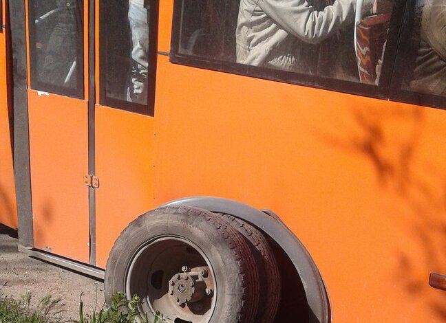 "На скорости у маршрутки №1 с пассажирами вырвало задний мост... Какое поднятие цен на проезд?" - николаевцы | Корабелов.ИНФО