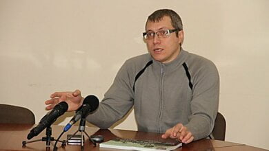 Затримали трьох підозрюваних у збройному нападі на миколаївського активіста Дениса Барашковського | Корабелов.ИНФО