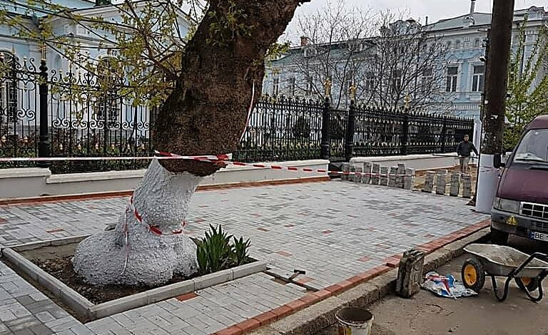 На укладку плитки на тротуаре в 70 метров мэрия Николаева заплатила четверть миллиона гривен | Корабелов.ИНФО image 1