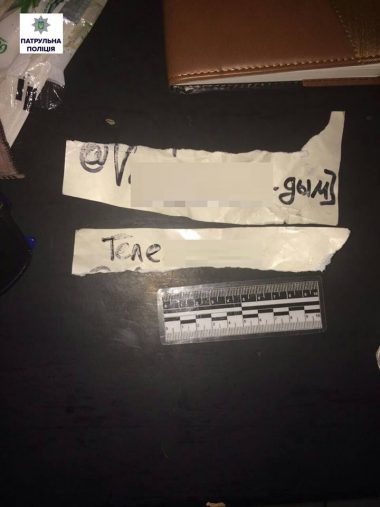 Патрульні в Миколаєві піймали неповнолітніх, що розповсюджували адреси наркосайтів | Корабелов.ИНФО image 2