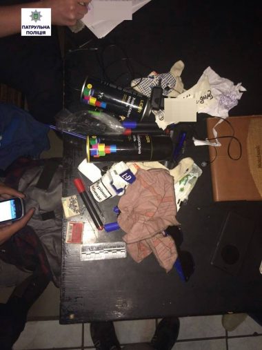 Патрульні в Миколаєві піймали неповнолітніх, що розповсюджували адреси наркосайтів | Корабелов.ИНФО image 4