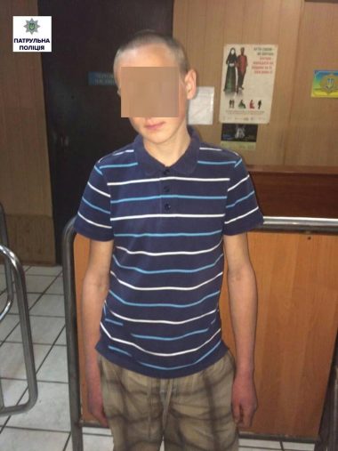 Патрульні в Миколаєві піймали неповнолітніх, що розповсюджували адреси наркосайтів | Корабелов.ИНФО image 5