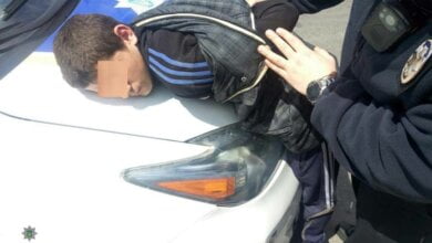 На кладбище в центре Николаева 17-летний парень изнасиловал девушку и отобрал у нее телефон | Корабелов.ИНФО