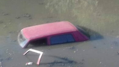 Автомобиль с девушкой угодил в озеро, наполненное канализационными стоками, в Корабельном районе | Корабелов.ИНФО image 2