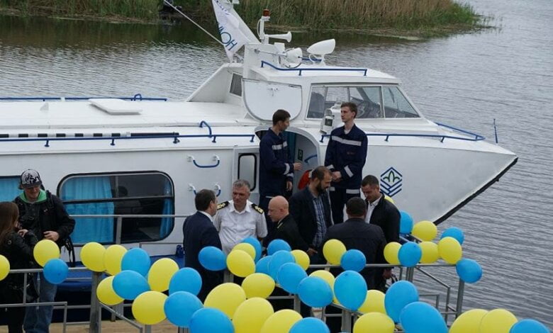 Народ "ломанулся" осматривать "ракету". Первый водный рейс по маршруту "Вознесенск-Николаев" | Корабелов.ИНФО image 2