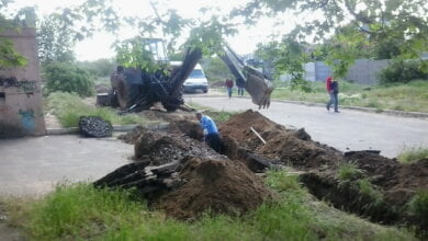 "Электроразрыватели или кладоискатели"? Жители Корабельного района просят, чтоб им восстановили поврежденный асфальт | Корабелов.ИНФО image 1