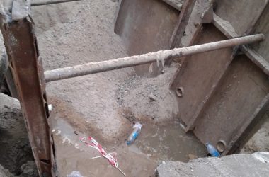 В озеро с канализацией, в котором погряз автомобиль, снова сливают нечистоты. Жители Корабельного района бьют тревогу | Корабелов.ИНФО image 5