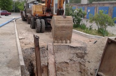 В озеро с канализацией, в котором погряз автомобиль, снова сливают нечистоты. Жители Корабельного района бьют тревогу | Корабелов.ИНФО image 6